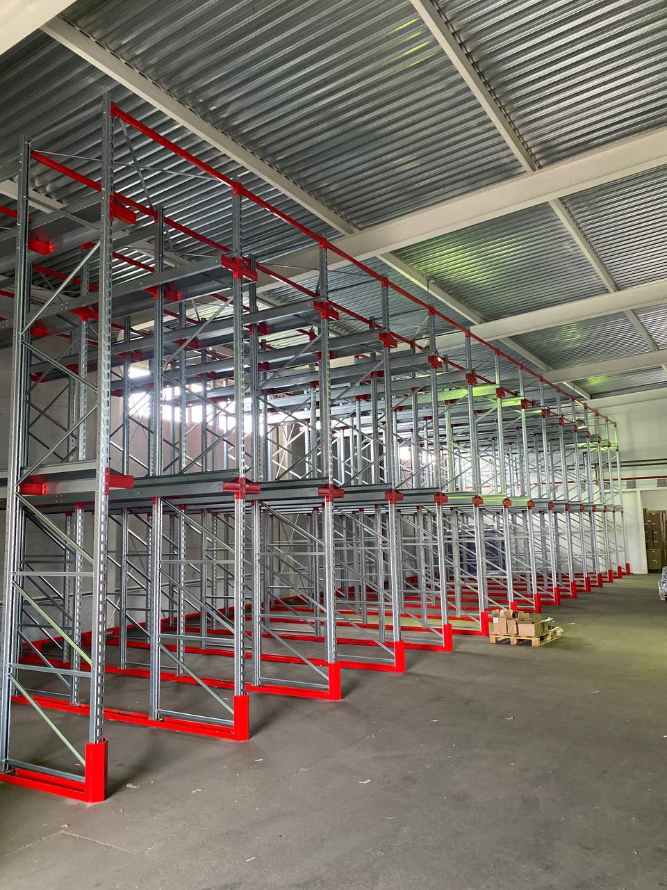 Завершён монтаж глубинных стеллажей на объекте заказчика Завершён монтаж глубинных стеллажей на объекте заказчика